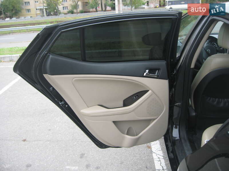 Седан Kia Optima 2011 в Киеве