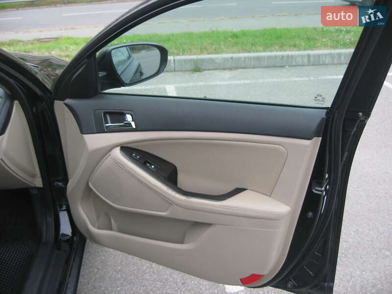 Седан Kia Optima 2011 в Киеве