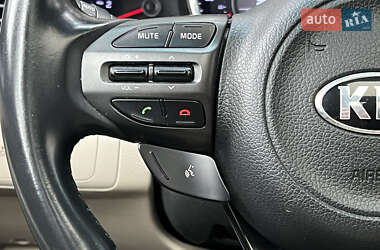 Седан Kia Optima 2013 в 