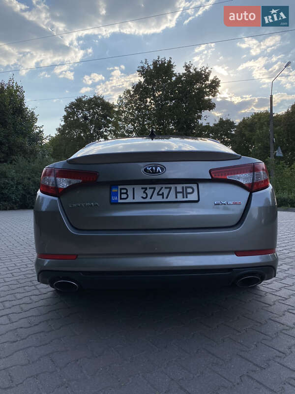 Седан Kia Optima 2011 в Миргороді