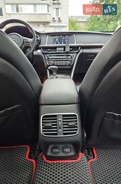Седан Kia Optima 2017 в 
