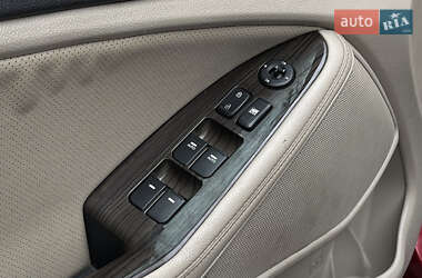 Седан Kia Optima 2013 в 