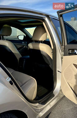 Седан Kia Optima 2012 в 