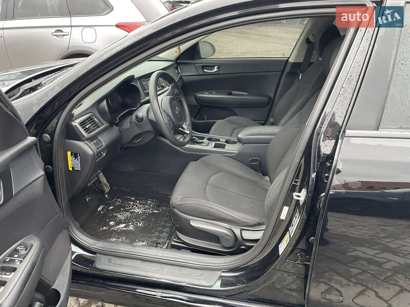 Седан Kia Optima 2016 в Киеве