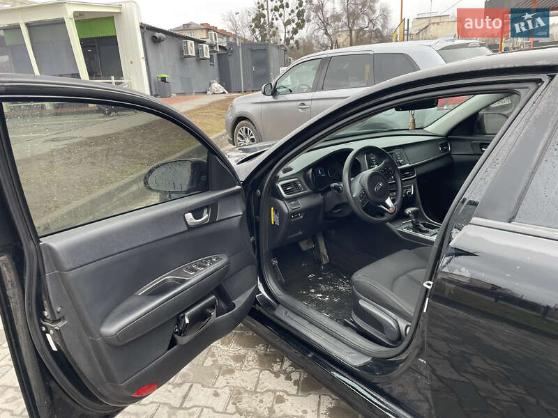 Седан Kia Optima 2016 в Киеве