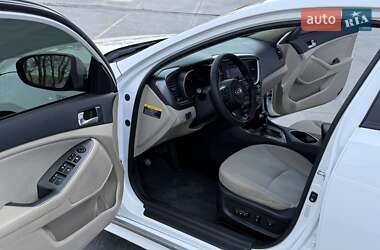 Седан Kia Optima 2015 в 