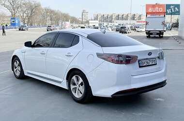 Седан Kia Optima 2015 в 