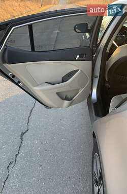 Седан Kia Optima 2013 в 