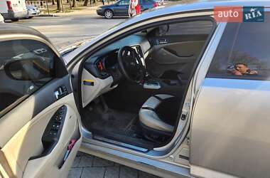 Седан Kia Optima 2012 в 