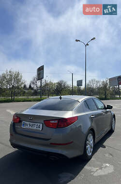 Седан Kia Optima 2015 в 