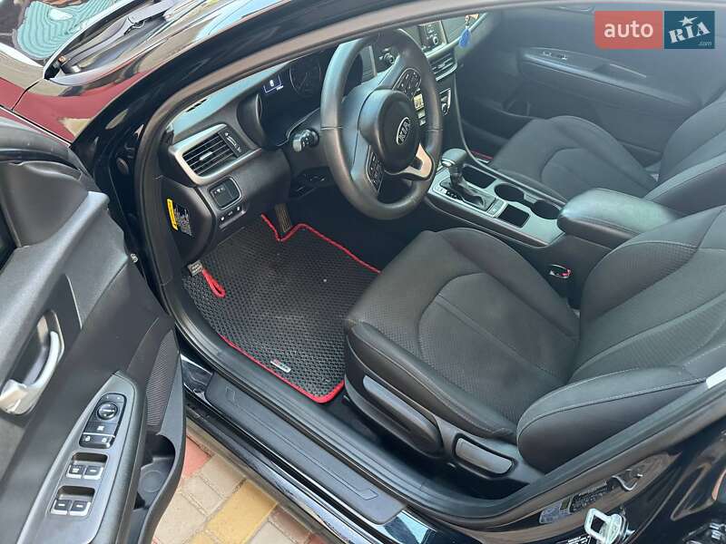 Седан Kia Optima 2016 в Черкасах