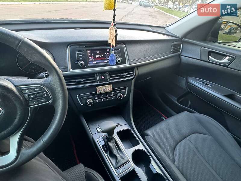 Седан Kia Optima 2016 в Черкасах