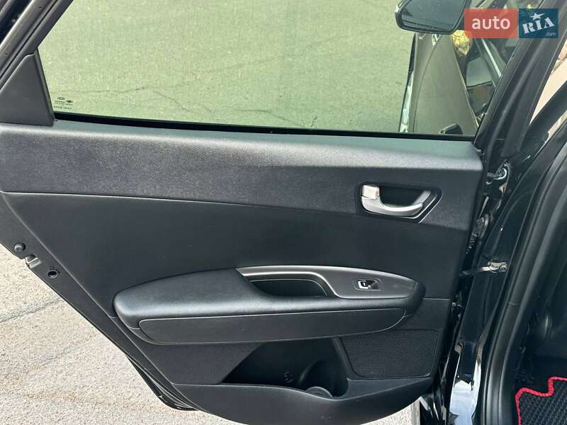 Седан Kia Optima 2016 в Черкасах