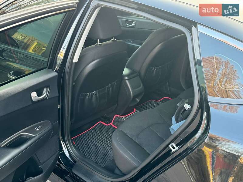 Седан Kia Optima 2016 в Черкасах