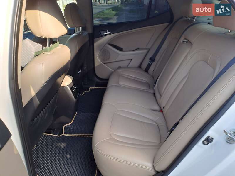 Седан Kia Optima 2012 в Дніпрі