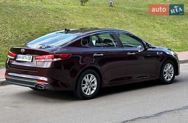 Седан Kia Optima 2016 в 