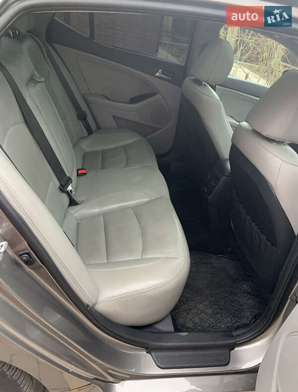 Седан Kia Optima 2012 в Хмельницькому