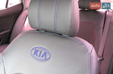 Седан Kia Optima 2012 в 