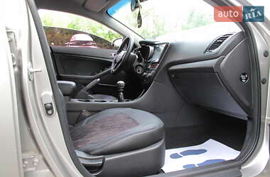 Седан Kia Optima 2012 в 