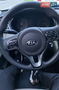 Седан Kia Optima 2015 в 