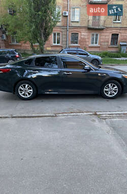 Седан Kia Optima 2015 в 