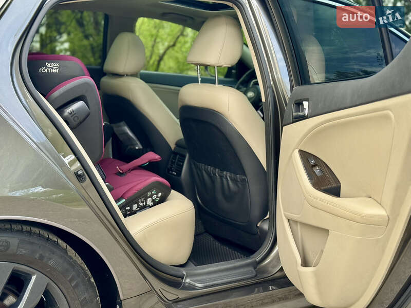 Седан Kia Optima 2013 в Києві