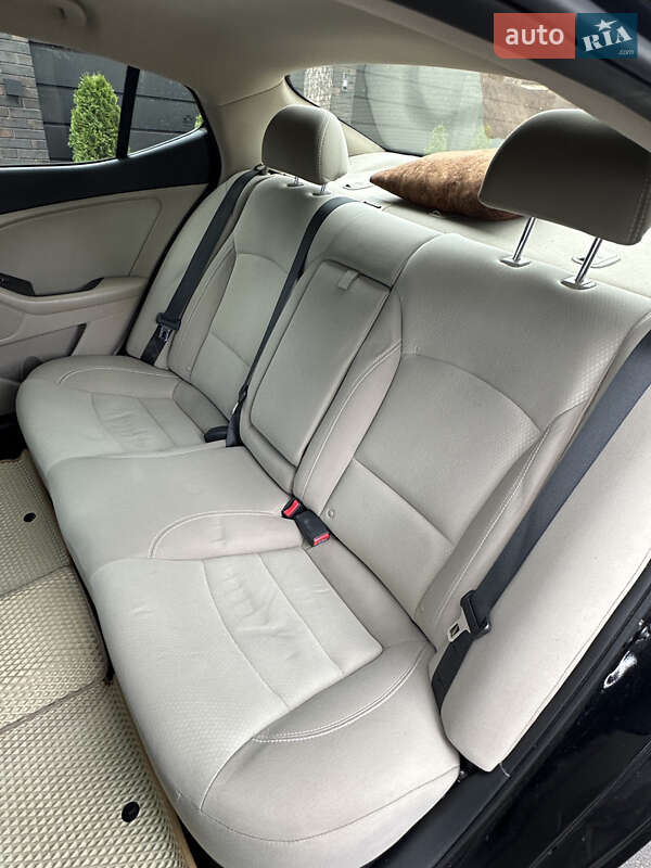 Седан Kia Optima 2013 в Софіївській Борщагівці