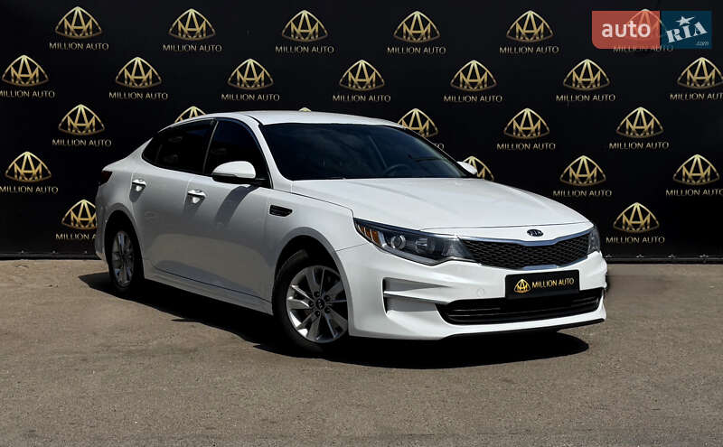 Седан Kia Optima 2016 в 