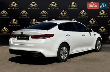 Седан Kia Optima 2016 в 