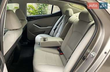 Седан Kia Optima 2014 в 