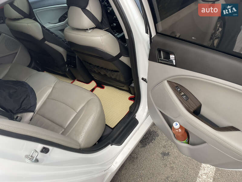 Седан Kia Optima 2012 в Харькове