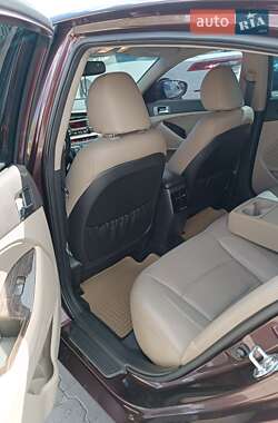 Седан Kia Optima 2012 в 