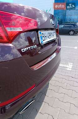 Седан Kia Optima 2012 в 