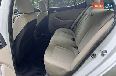 Седан Kia Optima 2011 в 