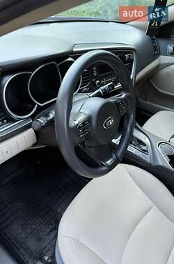 Седан Kia Optima 2015 в 