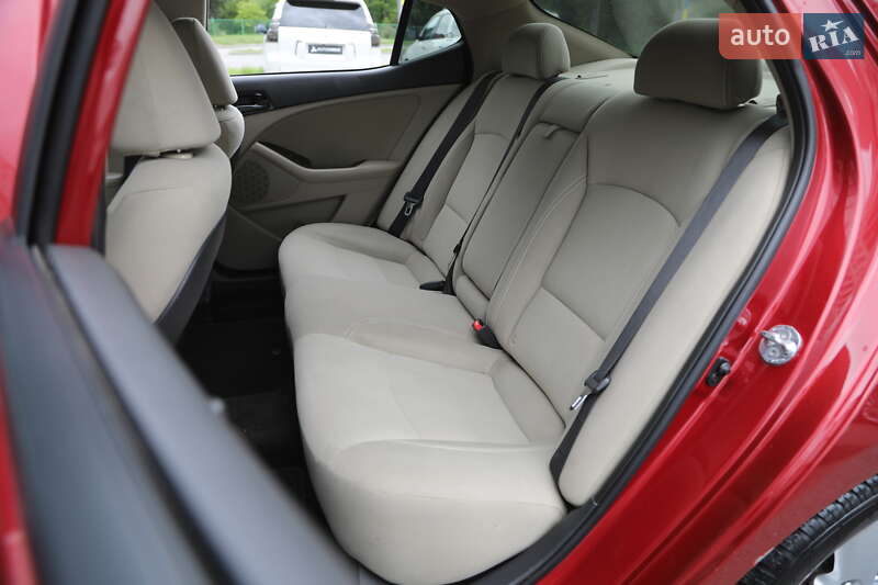 Седан Kia Optima 2013 в Харькове