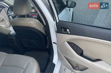 Седан Kia Optima 2012 в 