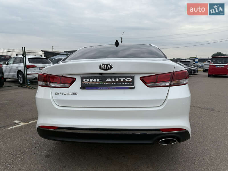 Седан Kia Optima 2016 в Киеве