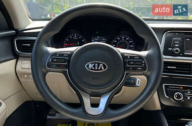 Седан Kia Optima 2016 в 
