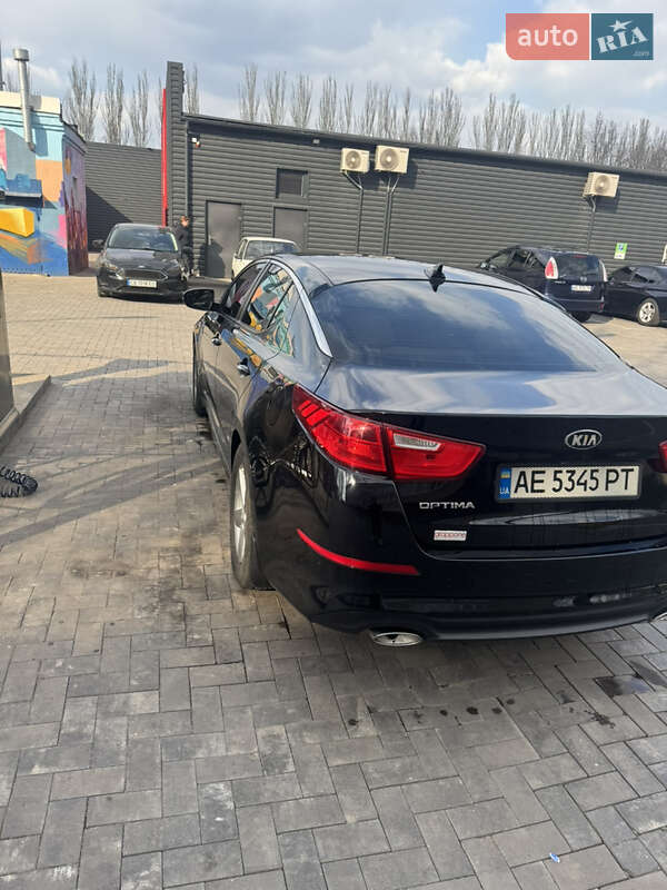 Седан Kia Optima 2014 в 