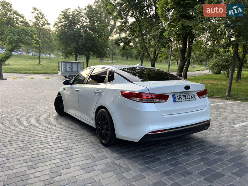 Седан Kia Optima 2016 в Запоріжжі
