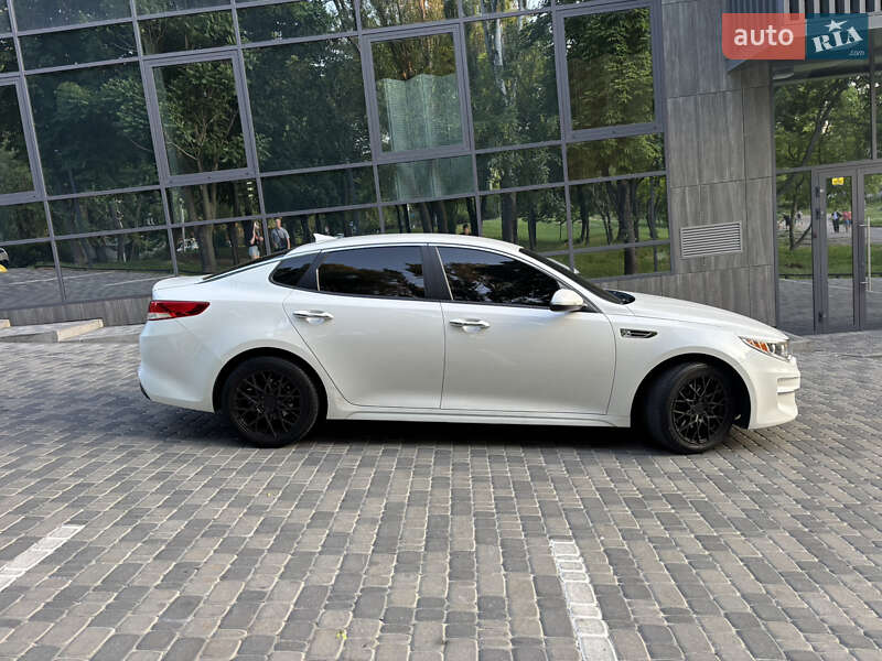 Седан Kia Optima 2016 в Запоріжжі