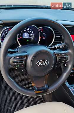 Седан Kia Optima 2015 в 