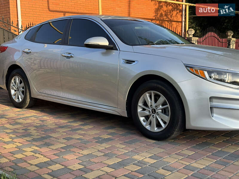 Седан Kia Optima 2017 в Умані