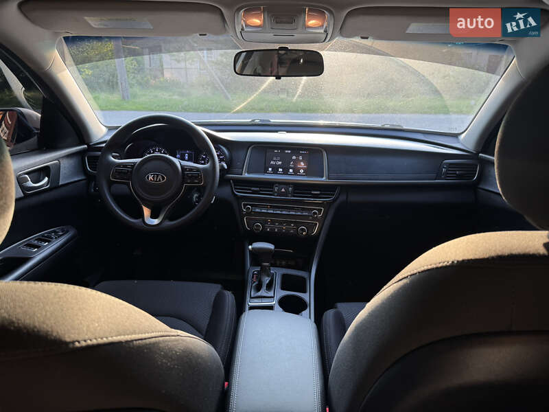 Седан Kia Optima 2017 в Умані
