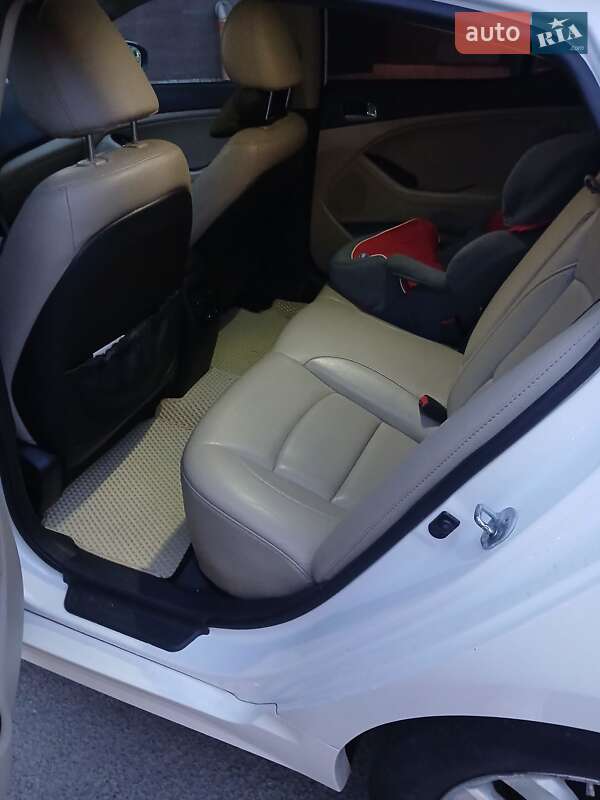 Седан Kia Optima 2014 в Виннице
