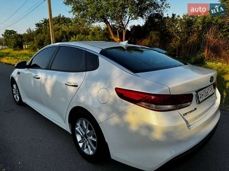 Седан Kia Optima 2016 в Днепре