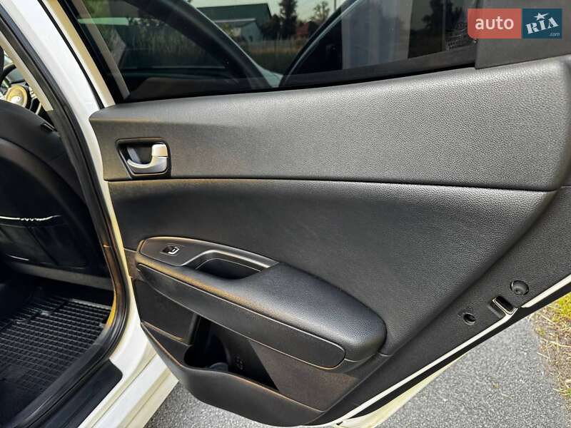 Седан Kia Optima 2016 в Днепре