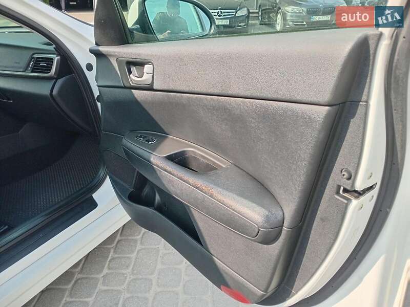 Седан Kia Optima 2017 в Львове