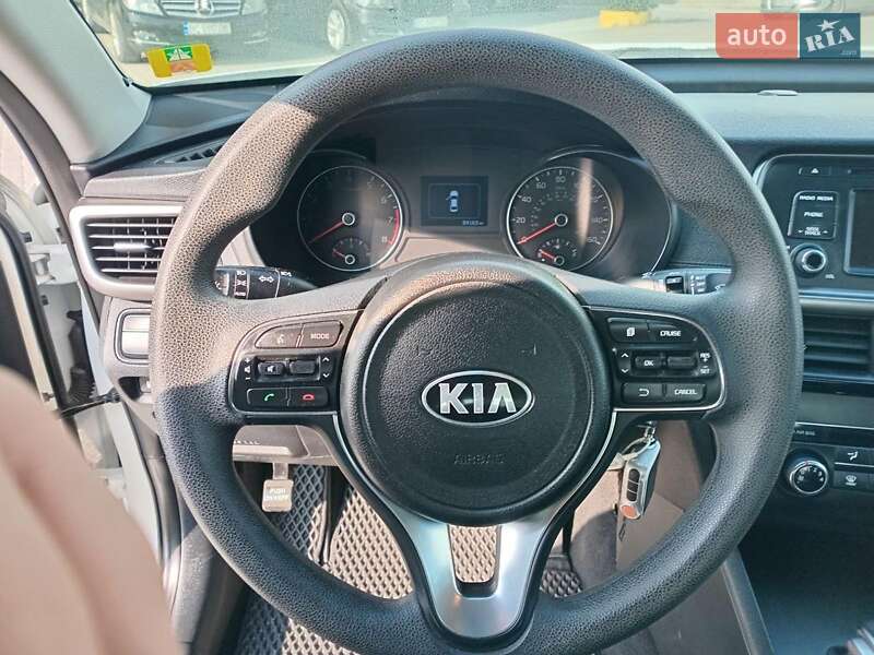 Седан Kia Optima 2017 в Львове